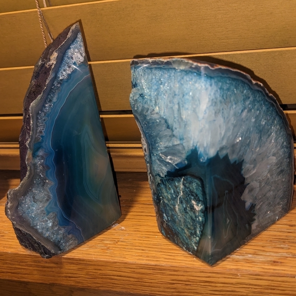 💲ON SALE💲Agate Geode Sections Pair of Dyed Turquoise Crystals - Picture 2 of 15